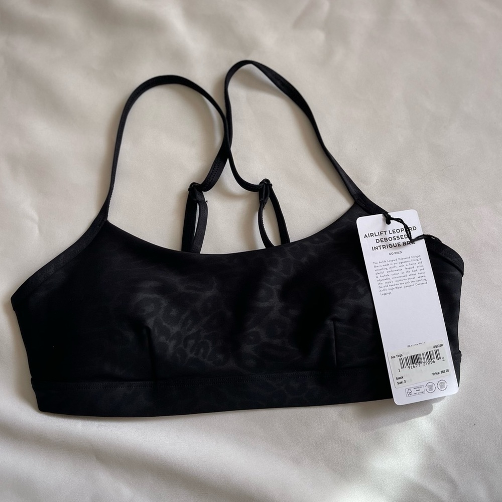 Alo Yoga Airlift Leopard Debossed Intrigue Bra